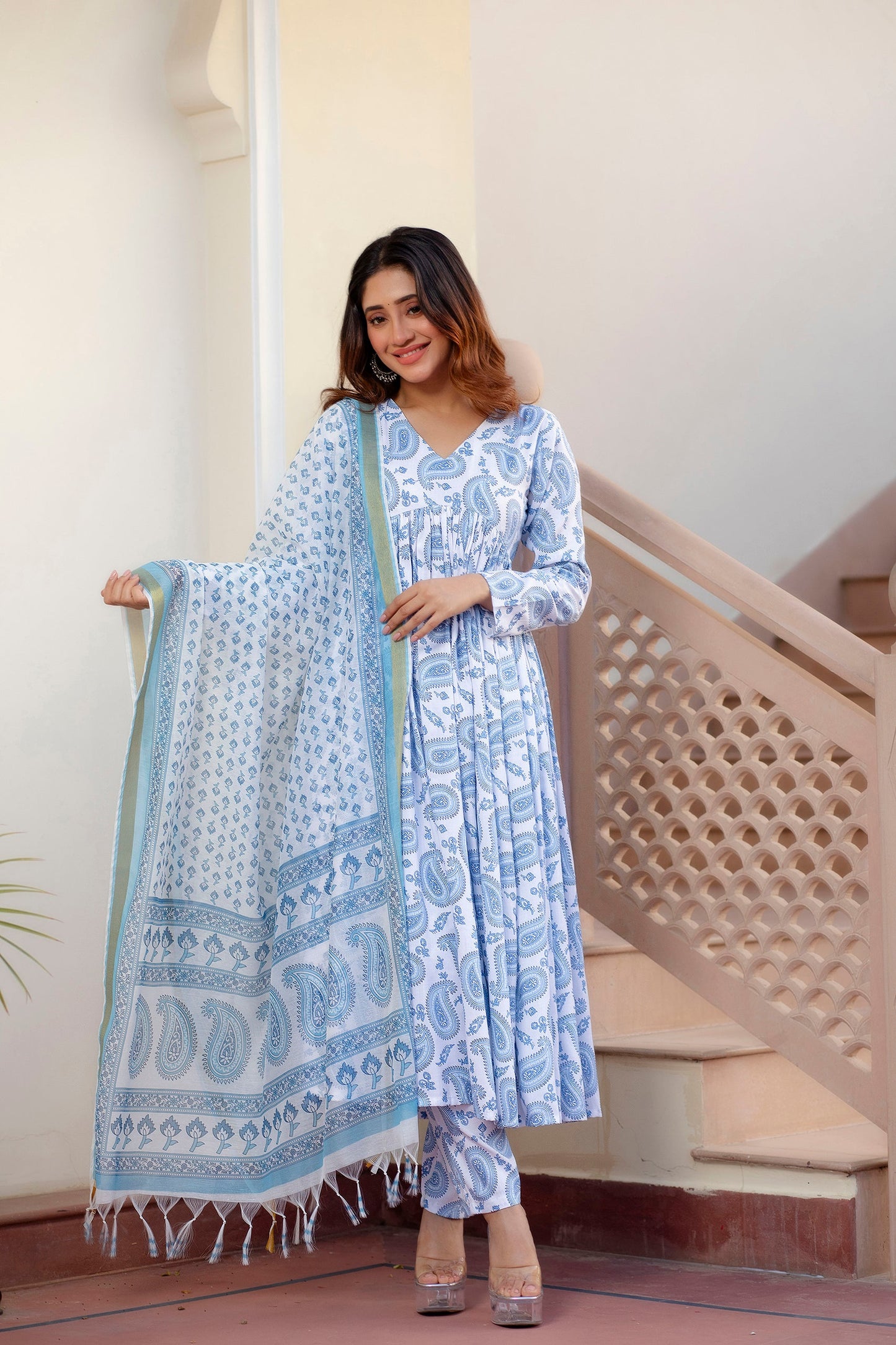 Embroidered Women's Kurta Set - Classic & Contemporary Styles | Divrano