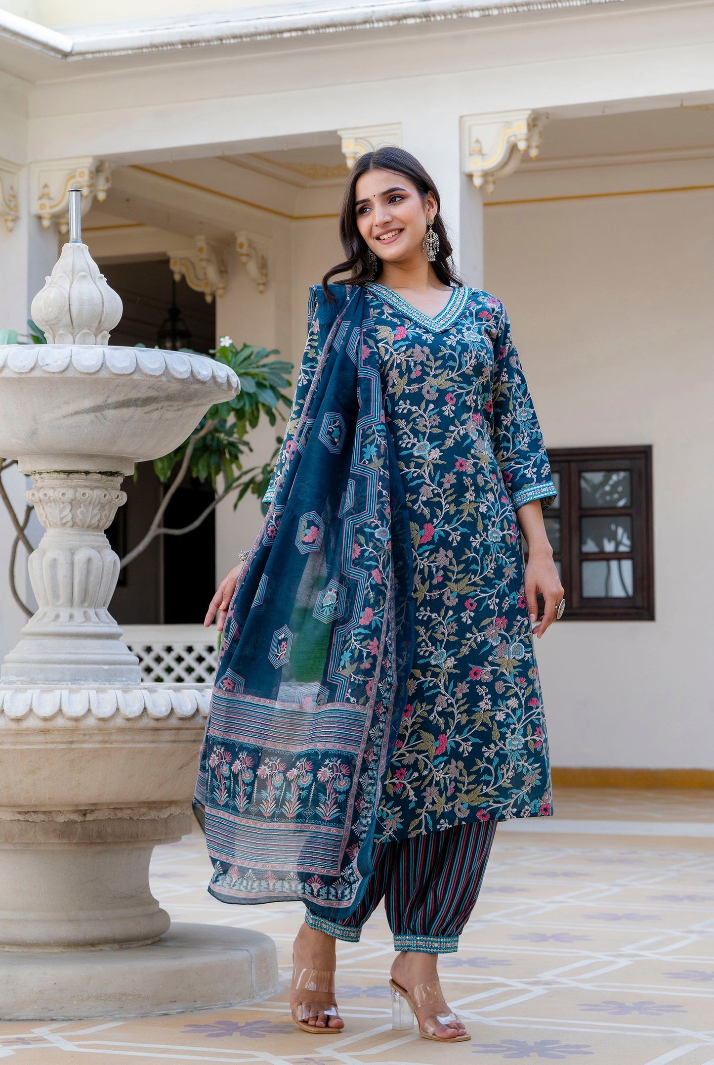 Embroidered Women's Kurta Set - Classic & Contemporary Styles | Divrano