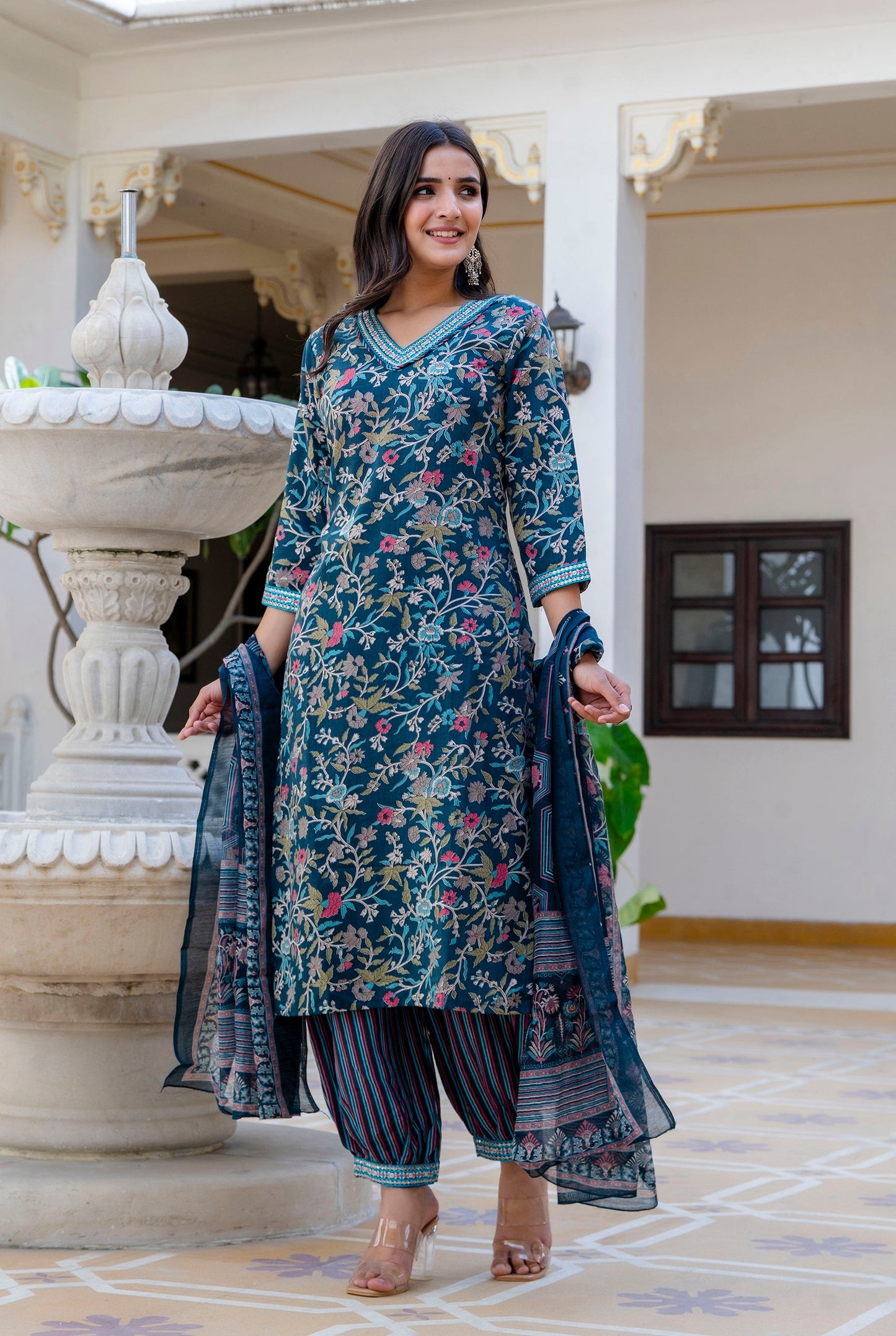 Embroidered Women's Kurta Set - Classic & Contemporary Styles | Divrano