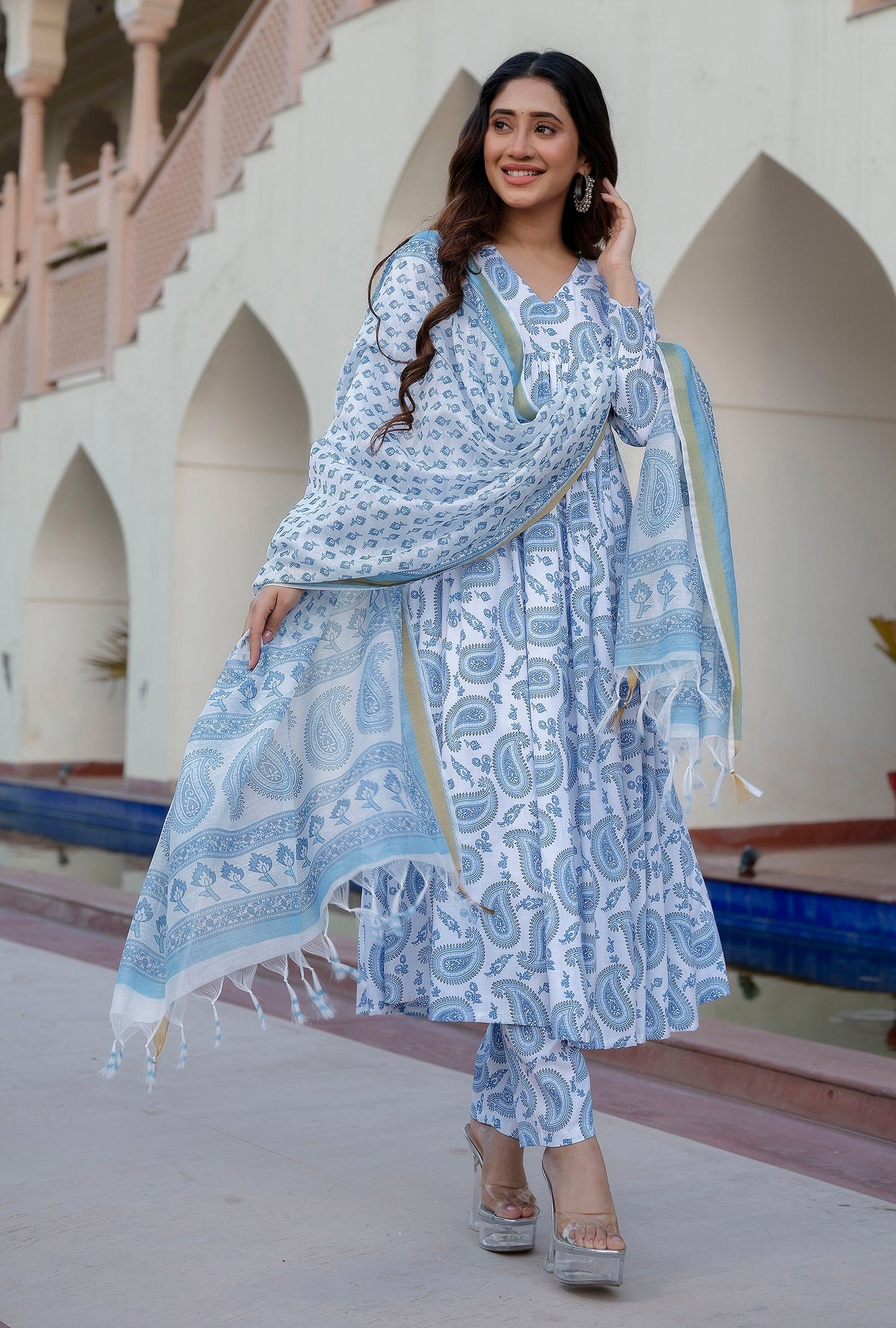 Embroidered Women's Kurta Set - Classic & Contemporary Styles | Divrano