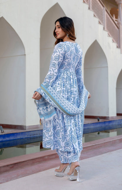 Embroidered Women's Kurta Set - Classic & Contemporary Styles | Divrano